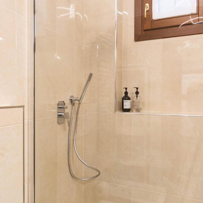 Just Urban Stays - Castello 5067 boutique apartment - Two-Bedroom Apartment - 12