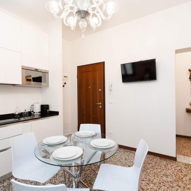 Just Urban Stays - Castello 5067 boutique apartment - Two-Bedroom Apartment - 4