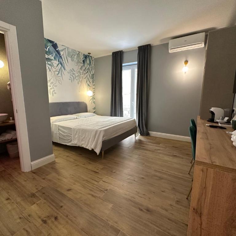 Krysos Luxury Rooms - Deluxe Queen Room - 5