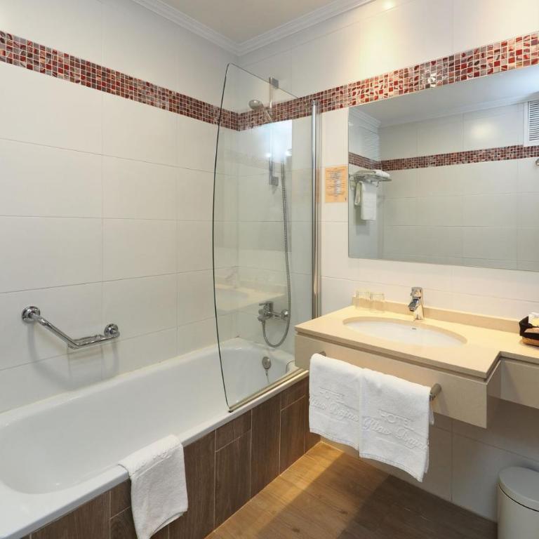 Rias Bajas - Habitación Doble Superior con balcón - 4
