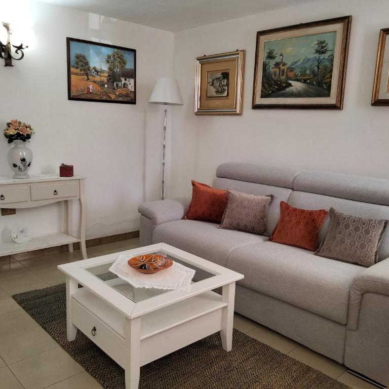 Villetta con ampio giardino a due passi dal mare - Casa con 2 Camere da Letto - 2