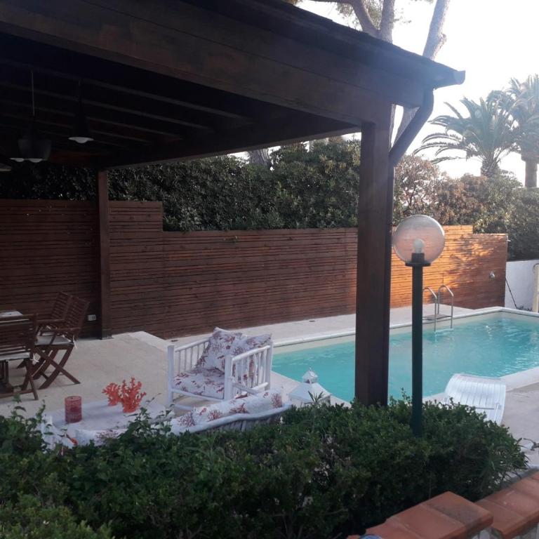 Apartment in villa with swimming pool 20 meters from the sea - Appartamento - 25