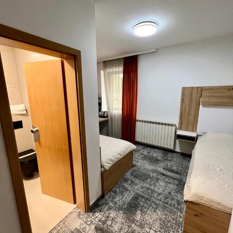 Hotel Brkić Sarajevo Airport - Free Parking - Superior Dvokrevetna Soba sa Zasebnim Krevetima - 1