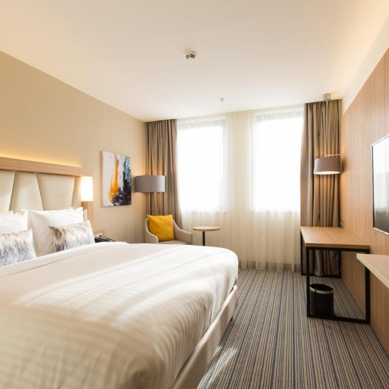 Courtyard by Marriott Banja Luka - Standardna Soba za Goste sa 1 Bračnim Krevetom (King-size) i Pogledom na Grad - 2