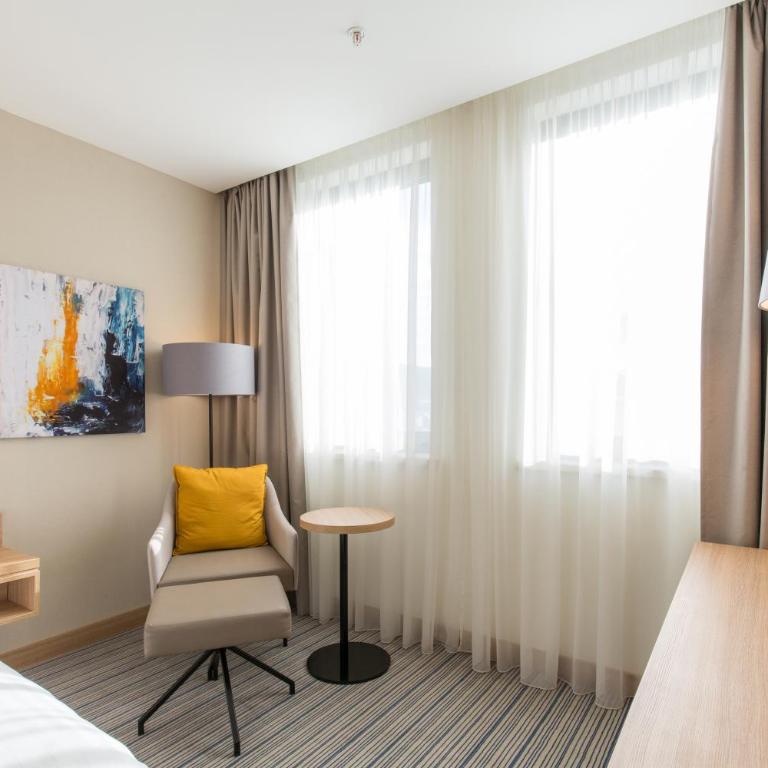 Courtyard by Marriott Banja Luka - Standardna Soba za Goste sa 1 Bračnim Krevetom (King-size) i Pogledom na Grad - 3