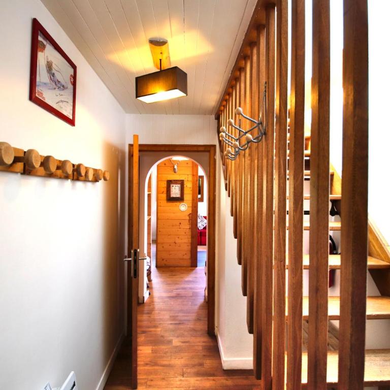 Ski-in/Ski-out Chalet, Quiet Location, and Jacuzzi - Chalet - 15