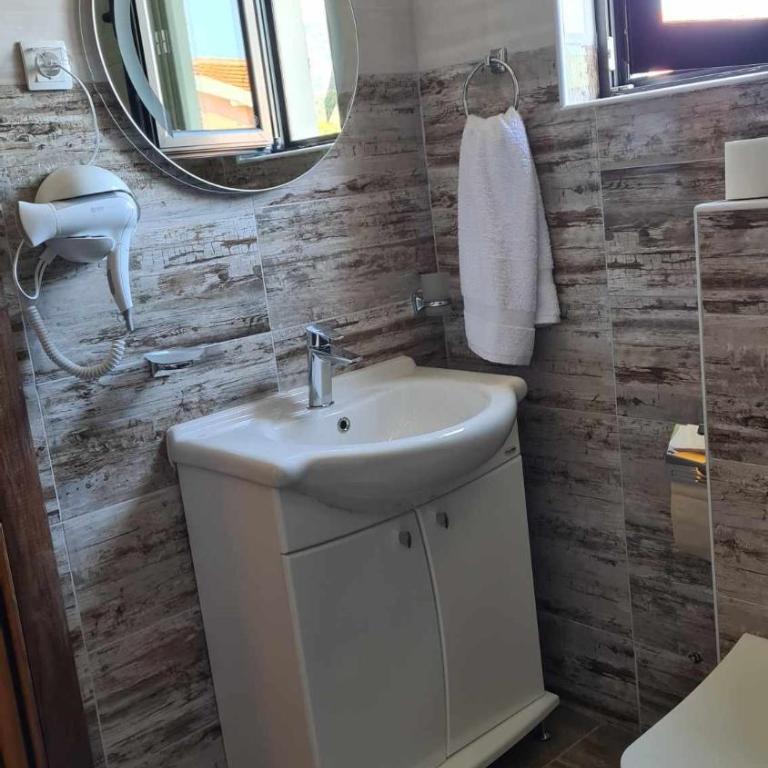 Apartments Ivetić - One-Bedroom Apartment - 6