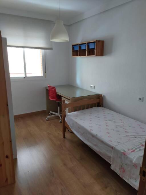 Piso en zona universitaria-Teatinos. - Apartamento de 3 dormitorios - 16