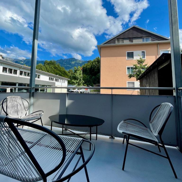 Azure Apartment - Apartment with Balcony - 4