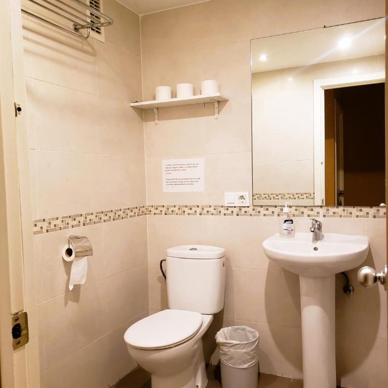Pensión Meson del Barro - Pamplonabeds - Habitación Cuádruple con baño compartido - 13