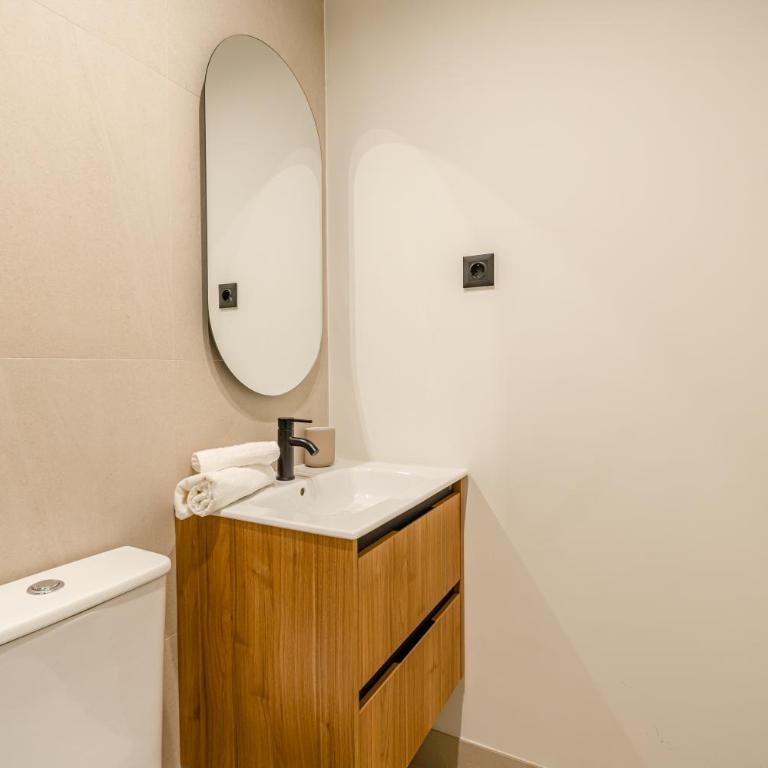 Trees Chueca Apartments - One-Bedroom Apartment - 41