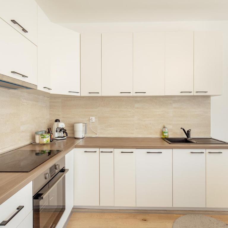 MAJA Sea View Apartment - One-Bedroom Apartment - 13