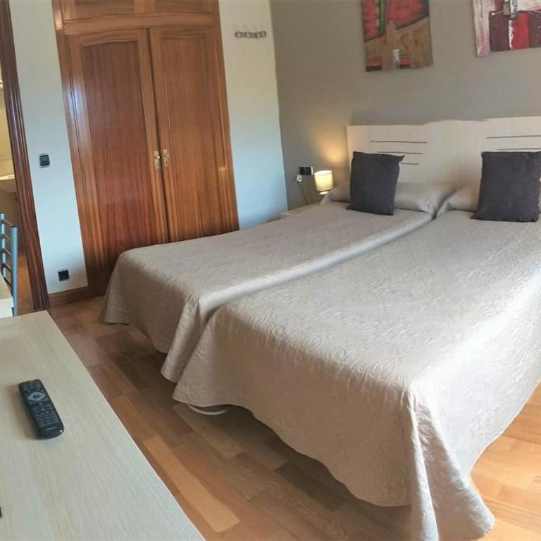 Hostal Meson Del Barro - Alojamientos Pamplona - Habitación Doble - 2 camas - 13