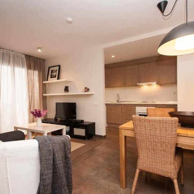 Port IV Apart céntrico ideal grupos 12 - Three-Bedroom Apartment - 8