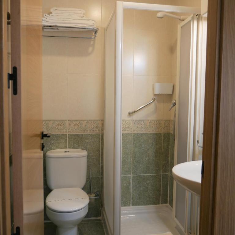 Hostal Meson Del Barro - Alojamientos Pamplona - Habitación Triple - 11