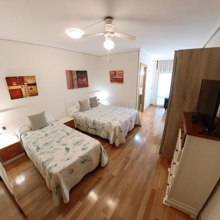 Hostal Meson Del Barro - Alojamientos Pamplona - Habitación Triple - 2
