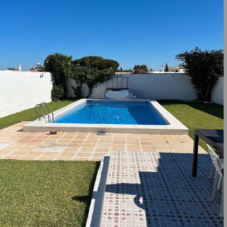 Fantástico chalet con piscina - Casa de 3 dormitorios - 3