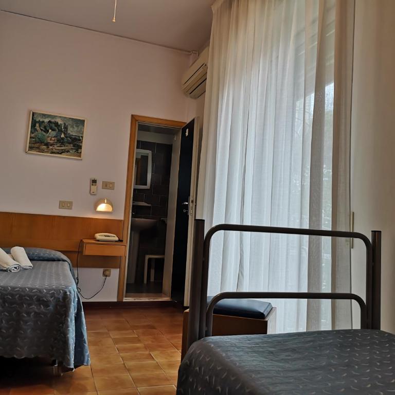 Hotel Nives - Twin Room with Balcony - 5