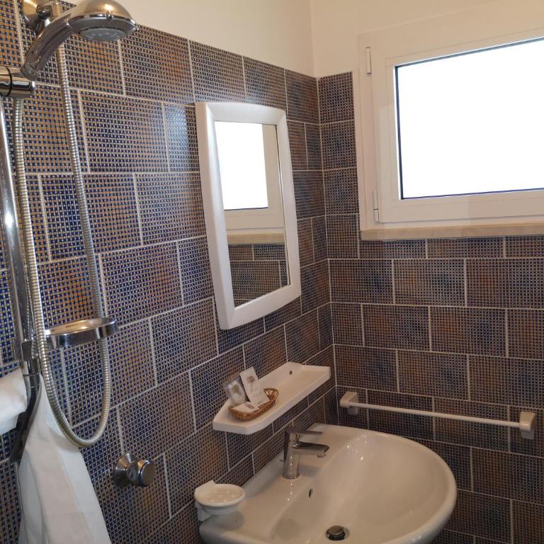 Hotel Nives - Twin Room with Balcony - 6