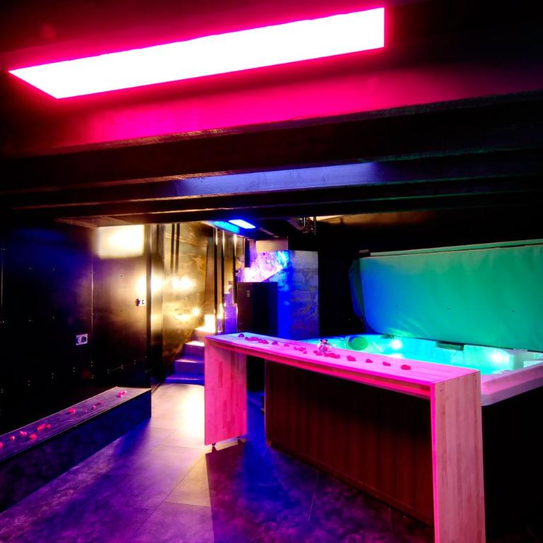 Mieuxqualhotel jacuzzi privatif La retro - Appartement 1 Chambre - 5