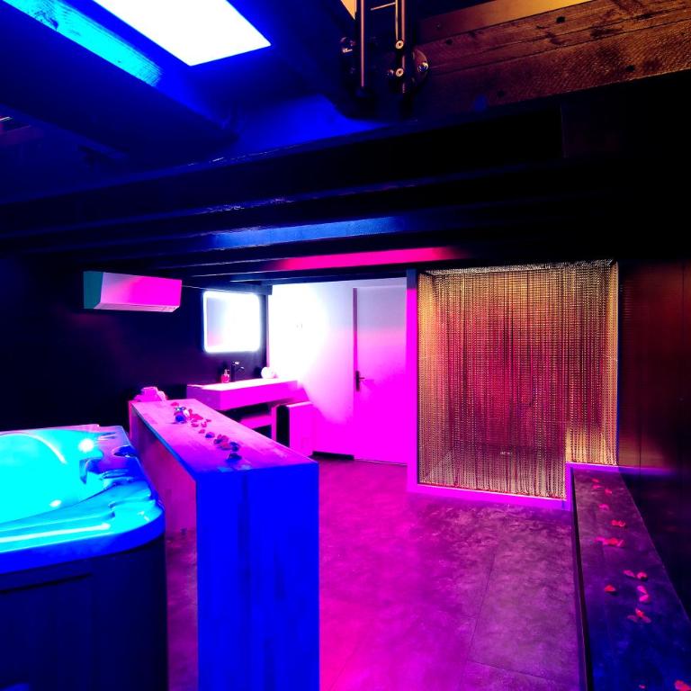 Mieuxqualhotel jacuzzi privatif La retro - Appartement 1 Chambre - 6