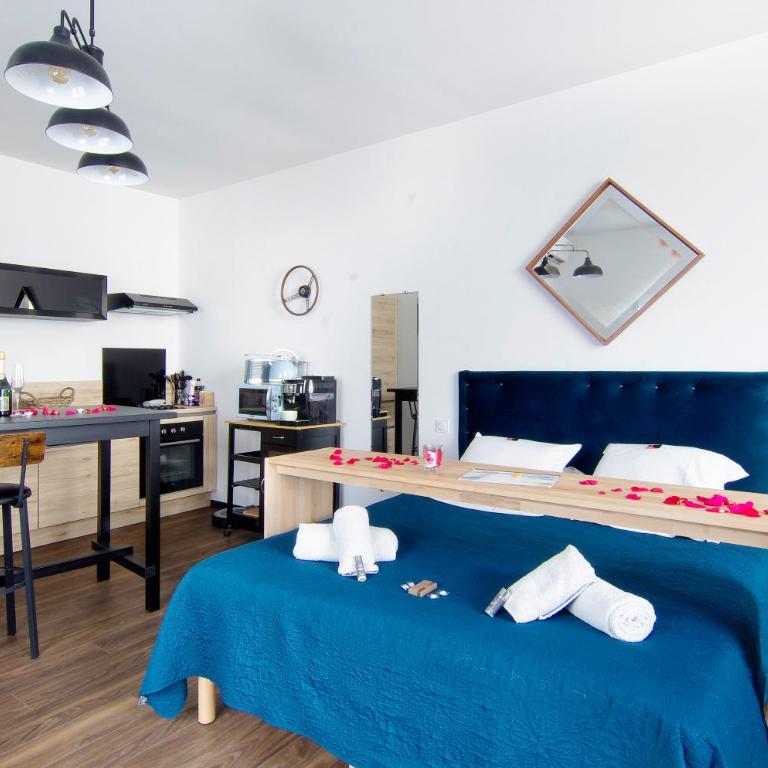 Mieuxqualhotel jacuzzi privatif La retro - Appartement 1 Chambre - 10