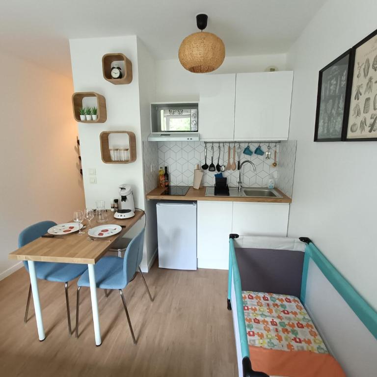 Studio Cosy neuf + lit bébé à 4 minutes RER A - Appartement 1 Chambre - 24