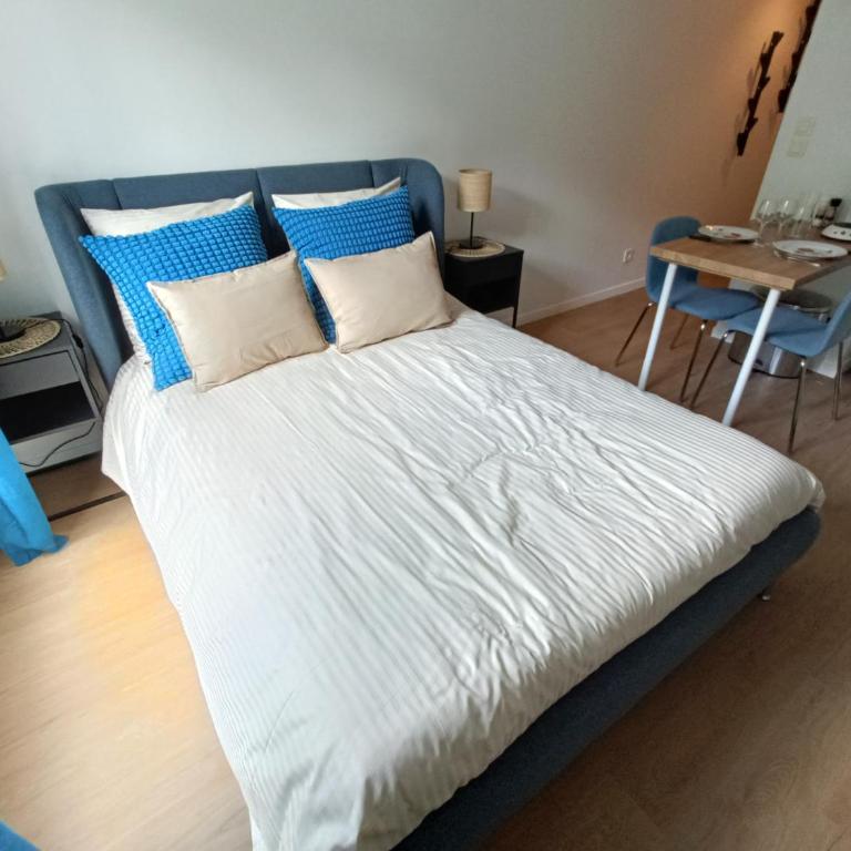 Studio Cosy neuf + lit bébé à 4 minutes RER A - Appartement 1 Chambre - 18