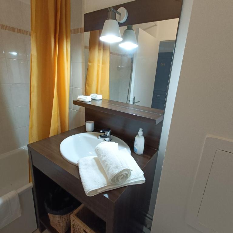 Studio Cosy neuf + lit bébé à 4 minutes RER A - Appartement 1 Chambre - 21