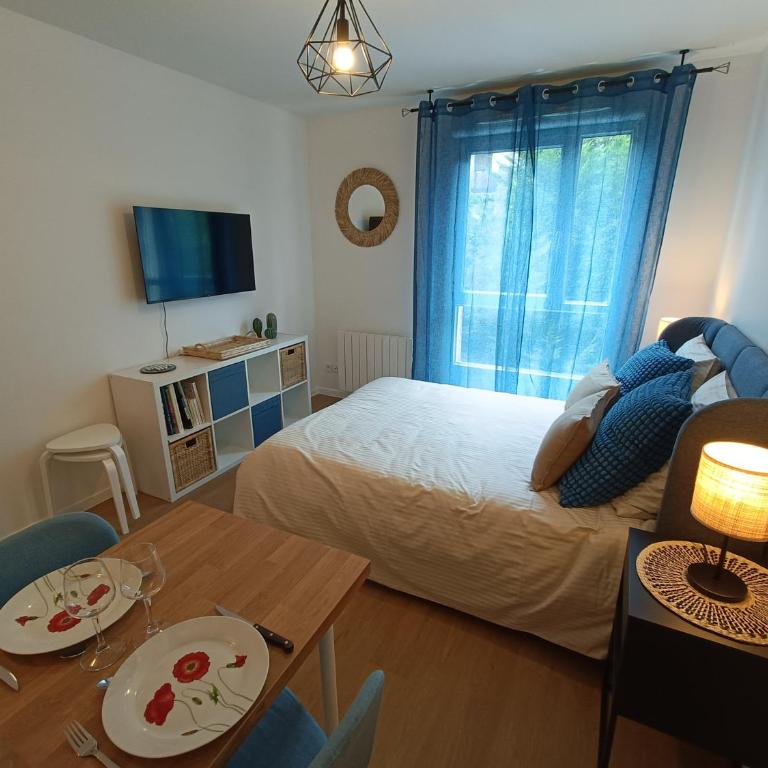 Studio Cosy neuf + lit bébé à 4 minutes RER A - Appartement 1 Chambre - 1