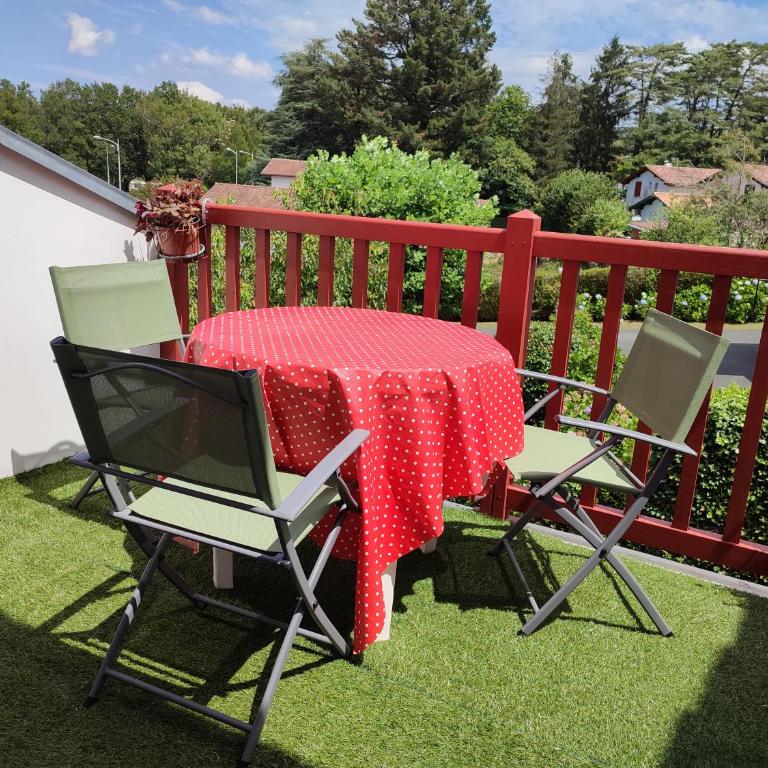 Location de charme T3 au 2e étage et dernier étage - Apartamento de 2 dormitorios - 5