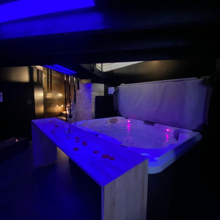 Mieuxqualhotel jacuzzi privatif La retro - Appartement 1 Chambre - 14
