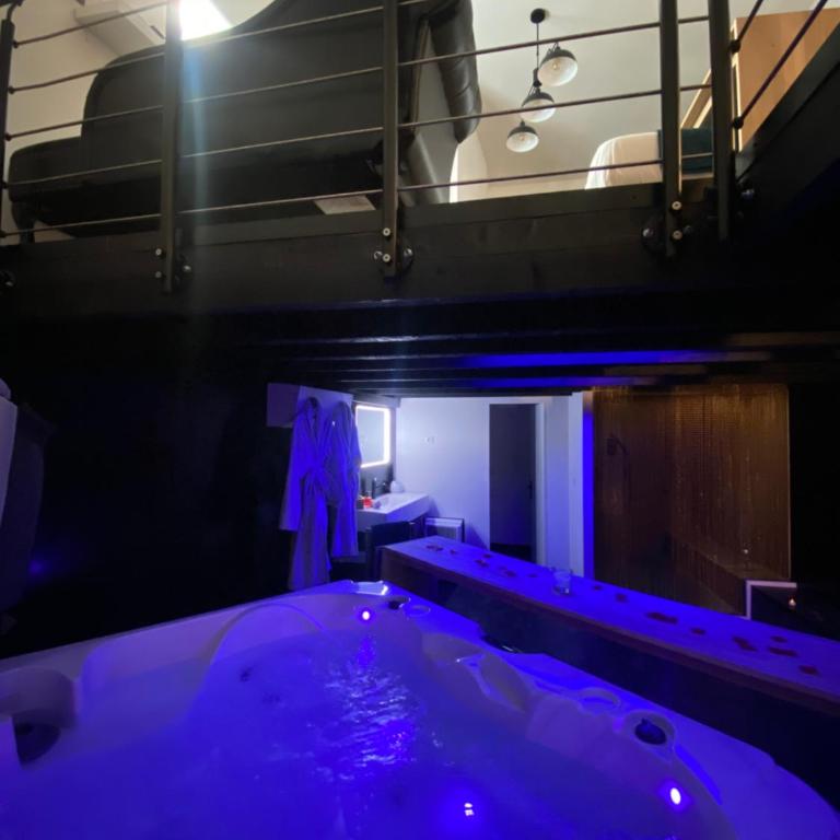 Mieuxqualhotel jacuzzi privatif La retro - Appartement 1 Chambre - 16