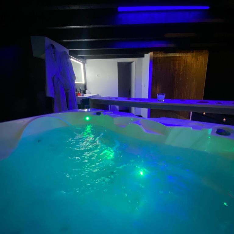 Mieuxqualhotel jacuzzi privatif La retro - Appartement 1 Chambre - 15