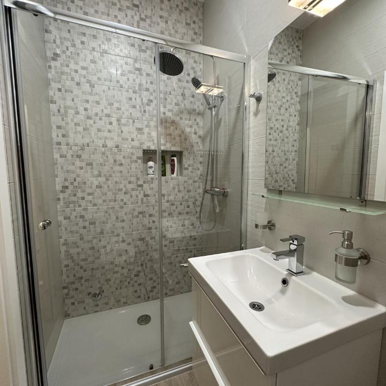 La Dolce Vita Apartments Sarajevo - Deluxe Apartment - 20