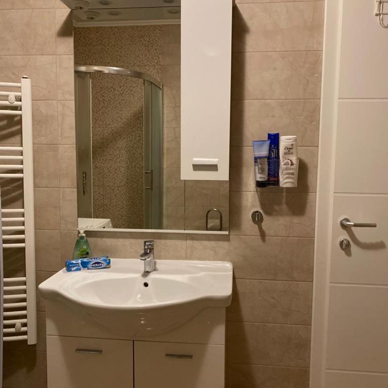 Apartment Lux - One-Bedroom Apartment - 14