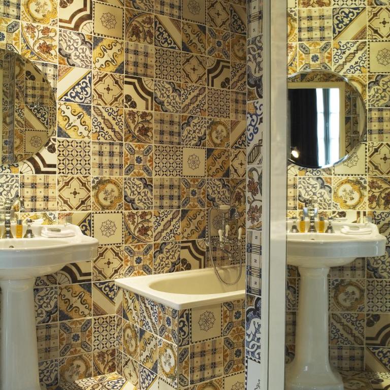Hôtel du Petit Moulin, Haute Couture hotel by Lacroix - Chambre Double Supérieure - 2