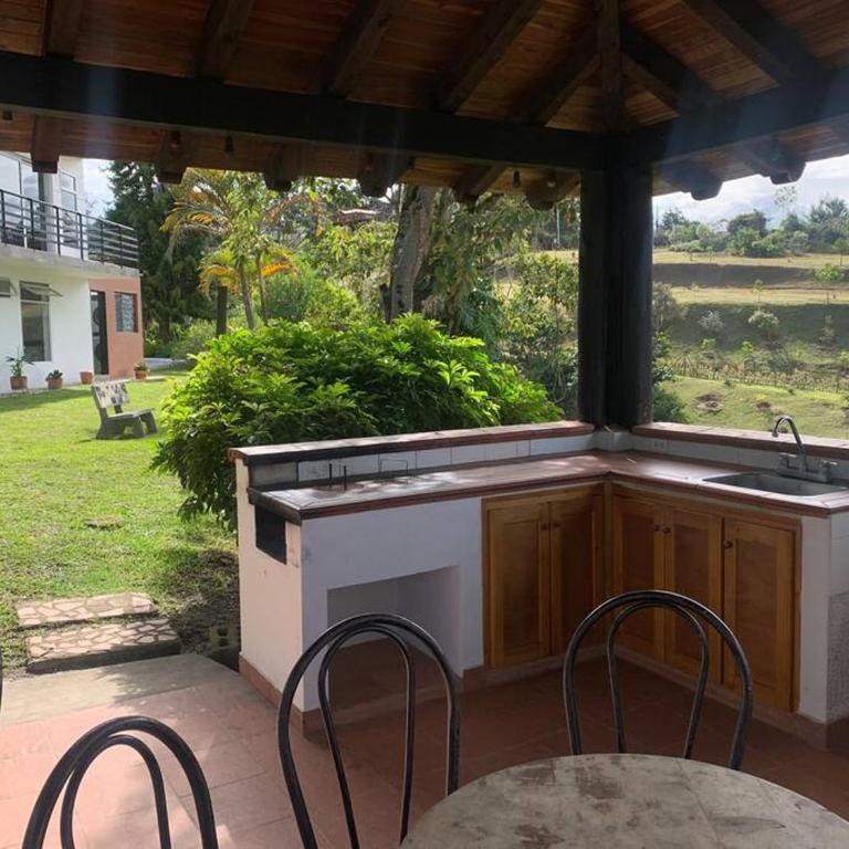 Hermosa casa de campo en ambiente tranquilo. - Five-Bedroom House - 33