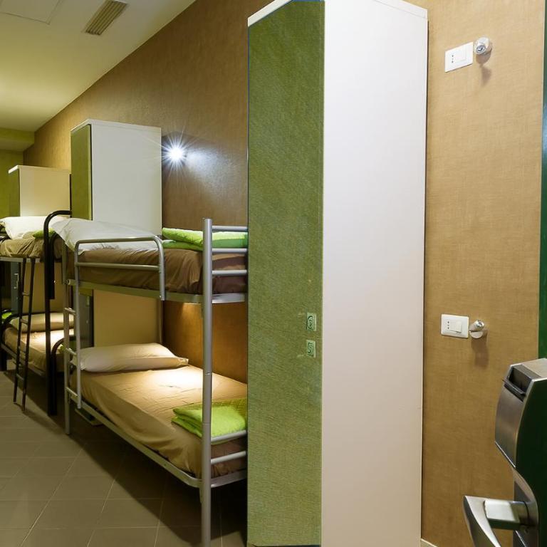 Youth Station Hostel - Posto Letto in Dormitorio Misto con 6 Letti - 1