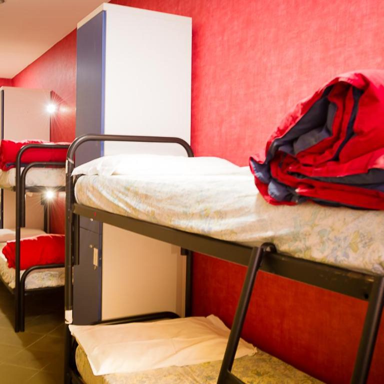 Youth Station Hostel - Posto Letto in Dormitorio Misto con 8 Letti - 4