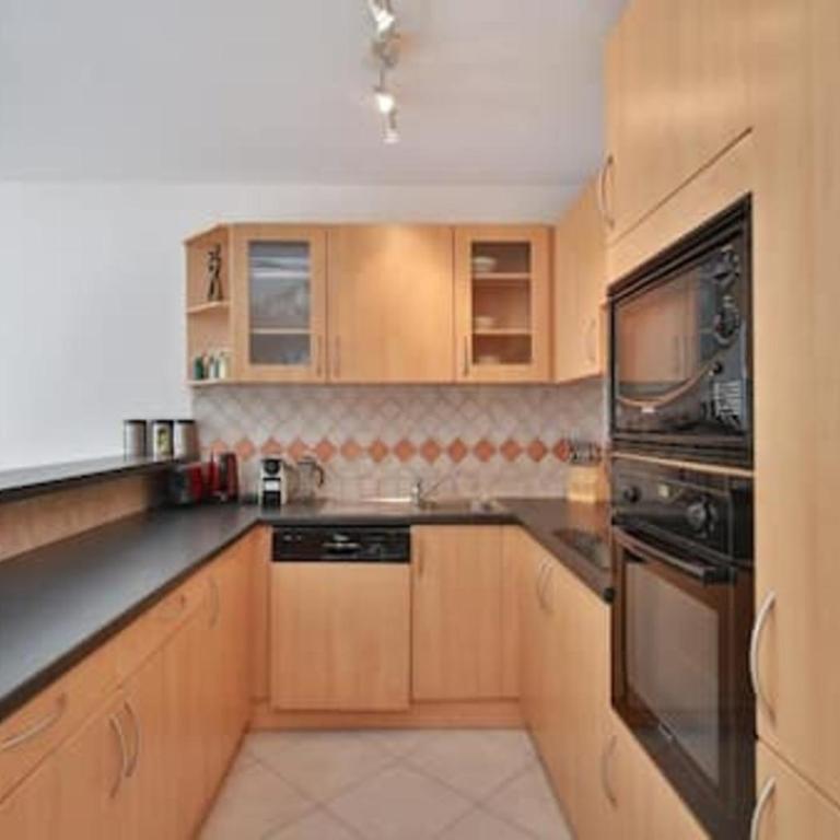 Charming Two-Bedroom Apartment with balcony and Garage by the Marina - Appartement 2 Chambres - 4