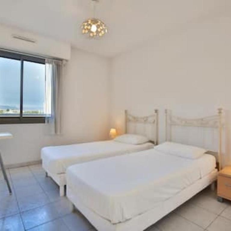 Charming Two-Bedroom Apartment with balcony and Garage by the Marina - Appartement 2 Chambres - 7