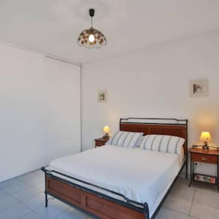 Charming Two-Bedroom Apartment with balcony and Garage by the Marina - Appartement 2 Chambres - 11