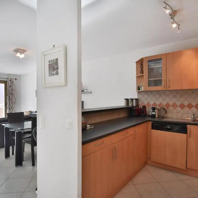 Charming Two-Bedroom Apartment with balcony and Garage by the Marina - Appartement 2 Chambres - 5