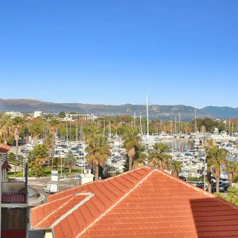 Charming Two-Bedroom Apartment with balcony and Garage by the Marina - Appartement 2 Chambres - 3