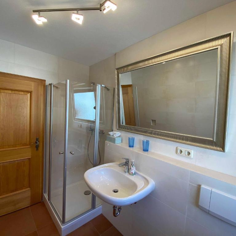 Traumferienwohnungen Schliersee - Apartment mit 1 Schlafzimmer und Balkon - 8