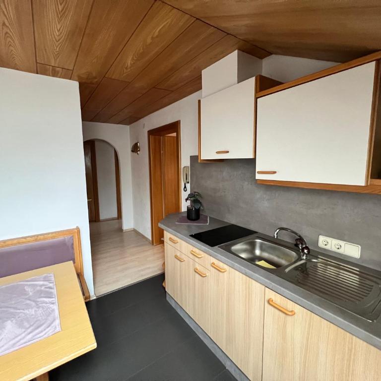 Haus Kneissl - Comfort Apartment mit 1 Schlafzimmer und Bergblick - 14