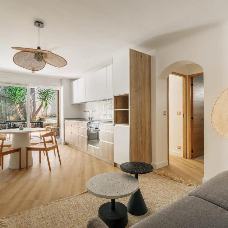 LITTLE OASIS - private terrasse near the center and the beach - Appartement - 3