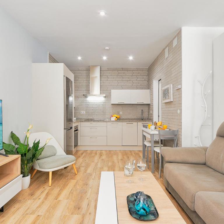 Mediterranean Charm - Loft - 2