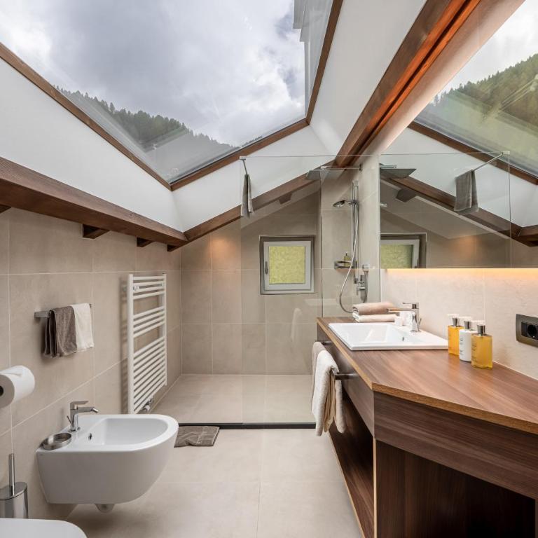 Arya Alpine Lodge - Camera King con Balcone - 4